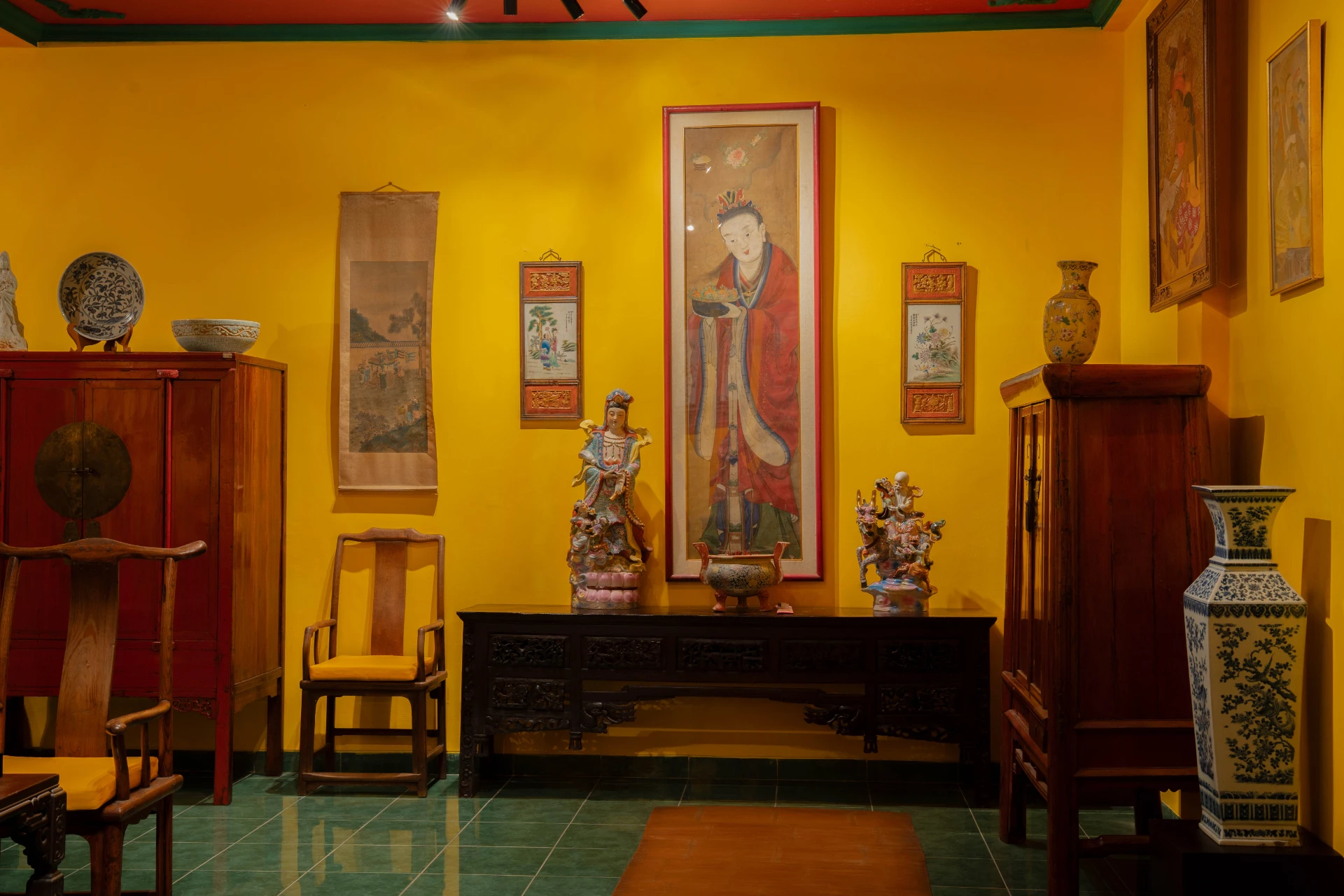 Zoom out Gilded Chinese deity statues and historical sculptures on display in the Chinese Room, Museum Peter Bloch Collection.