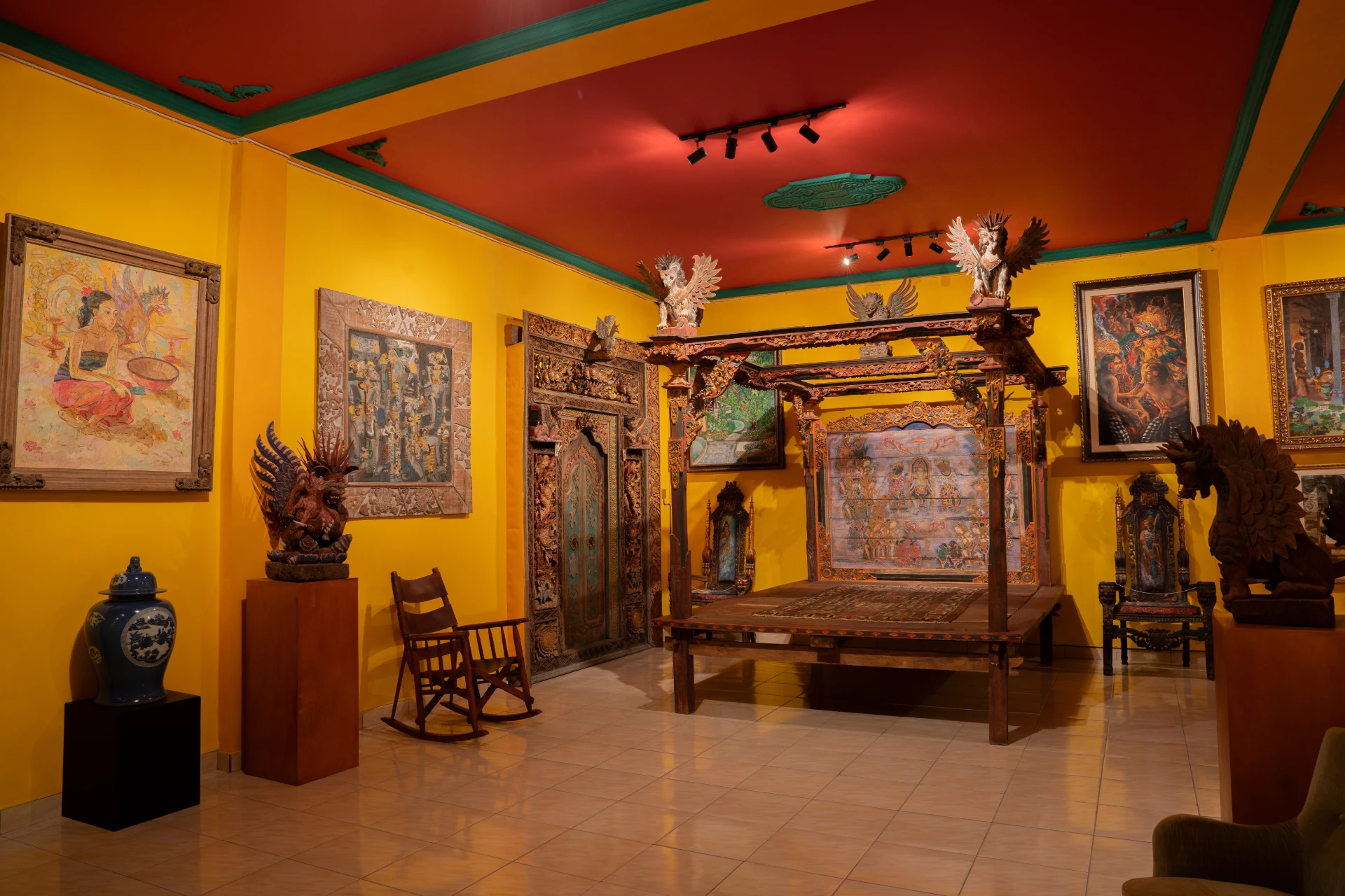 Ornament Balinese Bale Gede wooden pavilion with intricate hand-carvings, Museum Peter Bloch Collection.
