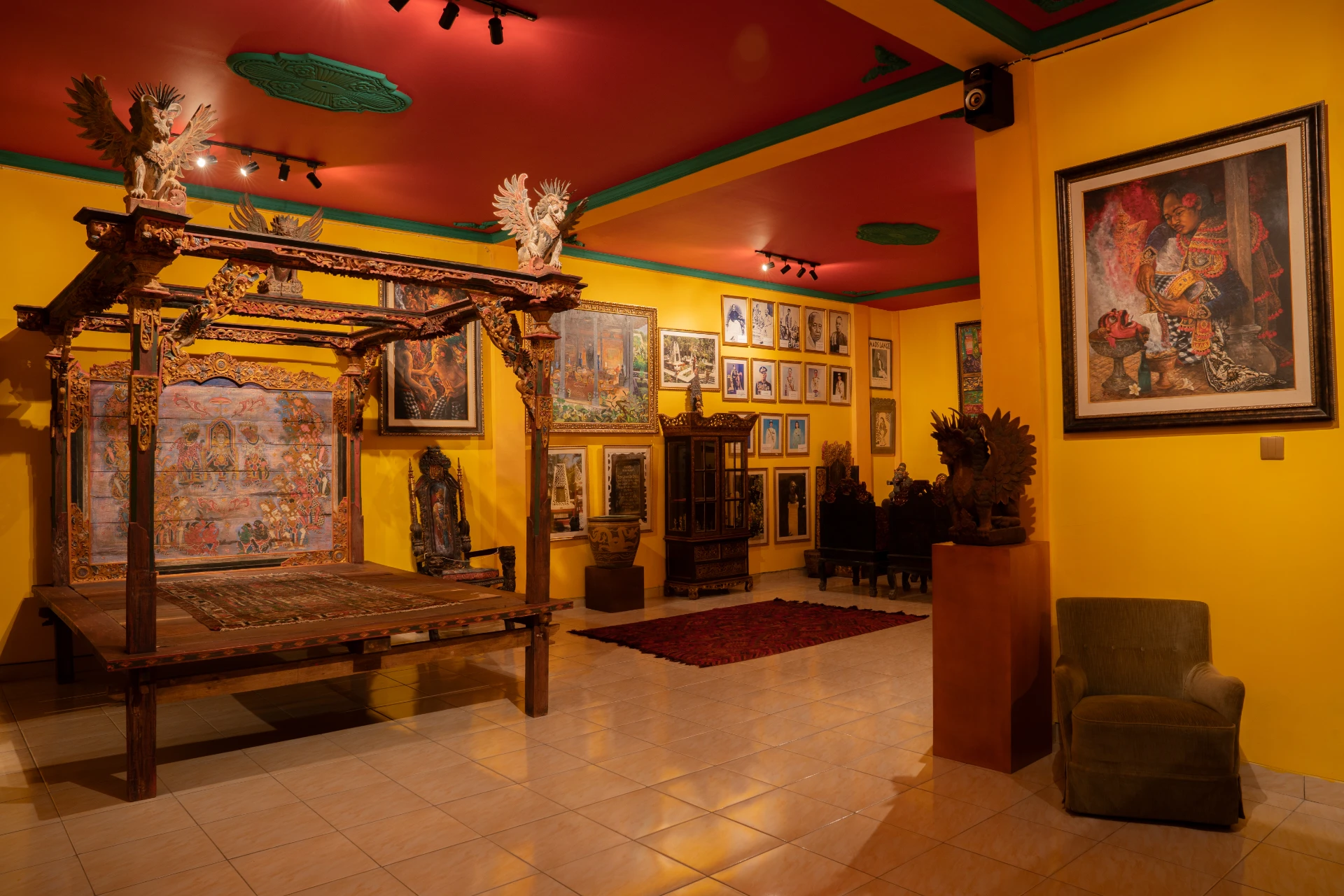 Interior of the Bale Gede Room at Museum Peter Bloch Collection featuring traditional Balinese architecture and placement.